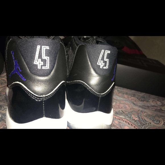 Jordan 11 Space Jams - Picture 5 of 6